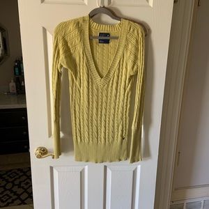 American Eagle V neck sweater